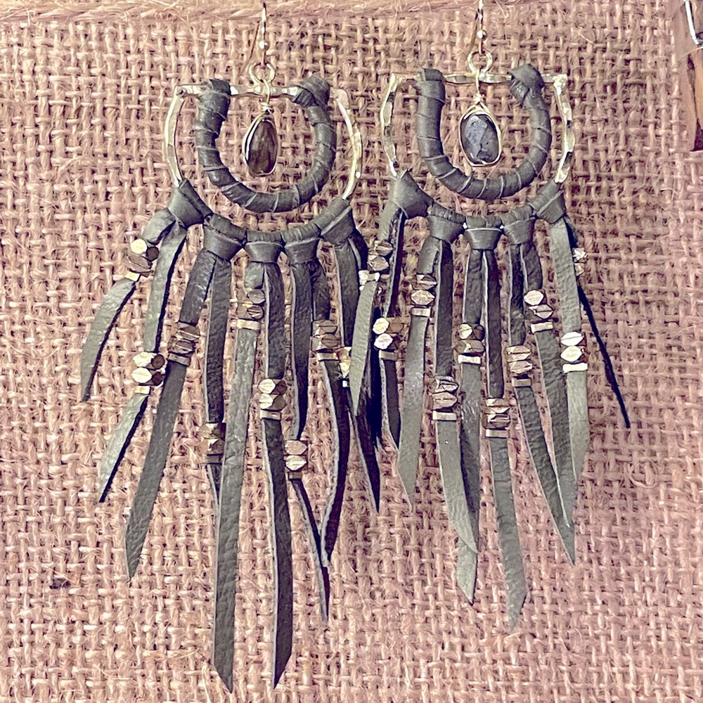 Twilight earrings 💚